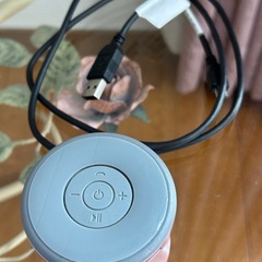 ブルートゥーススピーカー　Bluetooth シルバーピンク　KS01充電コードの画像