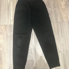 ユニクロブラック黒スラックス