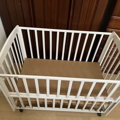 ベビーベッド、ハイローチェアの画像