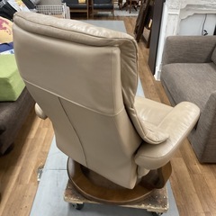 S334 ⭐ ジモティー限定価格！ZEDERE ゼデレ 総革回転式リクライニングソファ+オットマン イタリアンレザー 幅81cm  USEDの画像