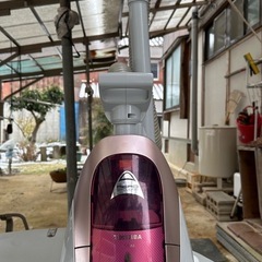 決定商談品 
東芝製の掃除機(ゴミパック不要です)