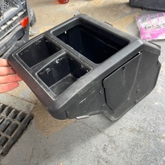 ハイエース　専用　ダストボックス