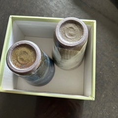新品信楽焼。日本の焼きもの心だそうです。引き出物で頂きました。サイズは約高さ13㌢直径8.5㌢底部は5.5㌢。大阪心斎橋大丸からのお品です。の画像