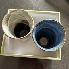 新品信楽焼。日本の焼きもの心だそうです。引き出物で頂きました。サイズは約高さ13㌢直径8.5㌢底部は5.5㌢。大阪心斎橋大丸からのお品です。の画像