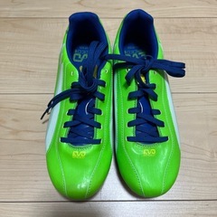 未使用　PUMAサッカーシューズ22cm
