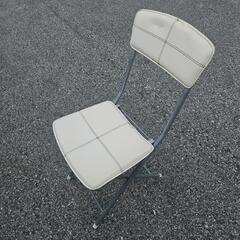 折り畳みチェア 革張り