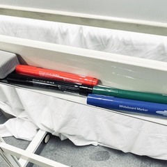 ホワイトボード 両面 回転式 スタンド キャスター付き ペン・イレイサー 【引取り限定】の画像