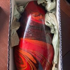 赤いマーブル色の花瓶　未使用品