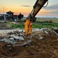 ３月限定入社祝い金20万支給　解体業の手元作業員・ダンプ運転手募集！未経験・60歳以上も歓迎！の画像