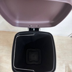 ペダル式ゴミ箱の画像