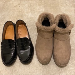 説明追加　
ハルタのローファーとホーキンスの スウェードブーツ　...