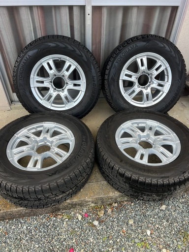 決まりました‼️
ランクルプラド　ヨコハマ　アイスガード　17インチ　 スタッドレスタイヤホイール