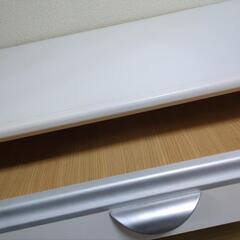 最終お値下げ  白い机 引き出し付 の画像