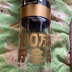 でっかい貯金箱の画像
