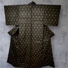 ★風格の逸品‼️久米島紬　裄69cm 美しい色合い　手織　絣　正絹　焦茶系の画像