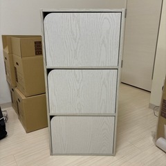 美品 ドア付きカラーボックス 白