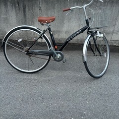 6段変速ギア付き・27インチ黒×シルバー色自転車の画像
