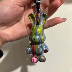 クマのフィギア うさぎのキーホルダーの画像