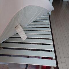 セミダブルマットレス+組み立て式ベッドの画像