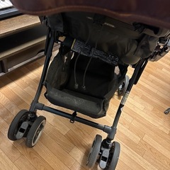 ブラウン ベビーカー 折りたたみ式 5点式ハーネスの画像