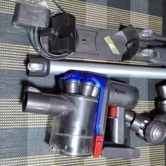 ダイソン掃除機　DC35　充電器　ノズル付属いろいろ　中古