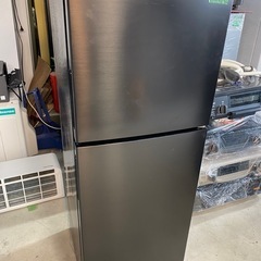 NO833🌈福岡市内配送設置無料✨🌈　MAXZEN 冷蔵庫 小型 2ドア ひとり暮らし 一人暮らし 138L コンパクト 右開き オフィス 単身 黒 ガンメタリック JR138ML01GM マクスゼン　2020年