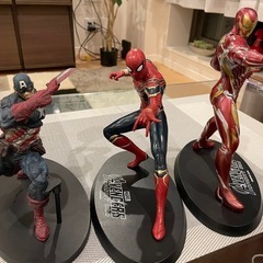 予約済み【アベンジャーズフィギュア➕アイアンマンLEGO】の画像