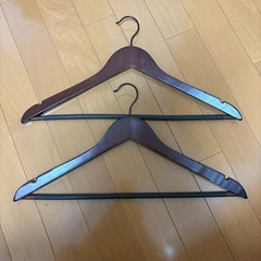 FENDIなどのブランドハンガーと色々ハンガーの画像
