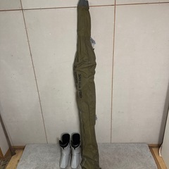 【235】スキー用ブーツ オリーブ色 バックル付き