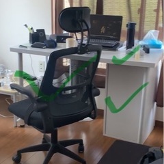椅子とデスクとドレッサー