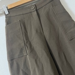 オリーブワイドパンツの画像