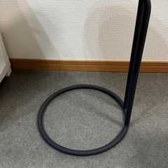 オシャレな丸テーブルの画像