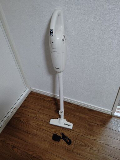 マキタ CL105D 実用掃除機  中古  5,000円