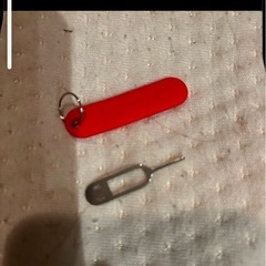 SIMピン　持ち運び便利キーホルダー赤