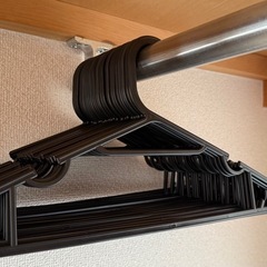 [受け渡す方が決まりました] ハンガー約75本（2月7日まで）の画像