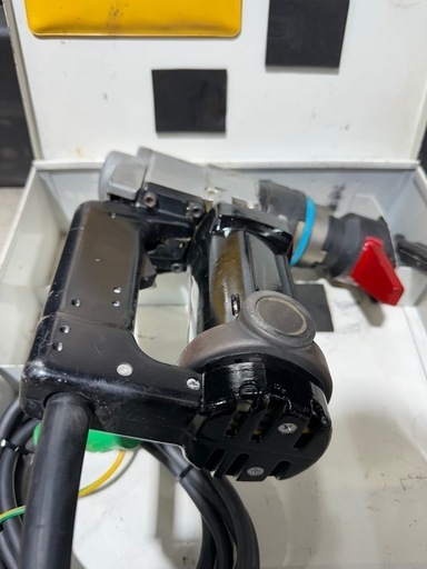 【大阪】動作確認済 TONE トネ KR-221A 建方1番 シャーレンチ メッキ用一次締め専用レンチ 電動工具 中古品 100V建設機械 現場 ボルト締め