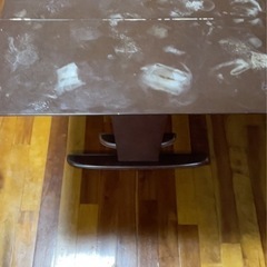 ダイニングテーブルの画像