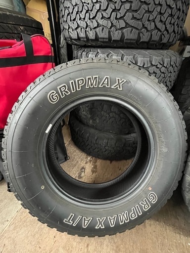 SALE！7/31まで！分割払い相談可！美品！バリ目！最近流行りのグリップマックスAT215/70R16
