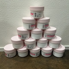 ヒルドイドの空の容器です。