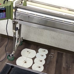 クロス　自動糊付け機譲ってください！