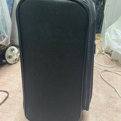 キャリーケース　ブラックの画像