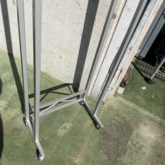 ディスプレイスタンド　ぐらつきあり　中古の画像