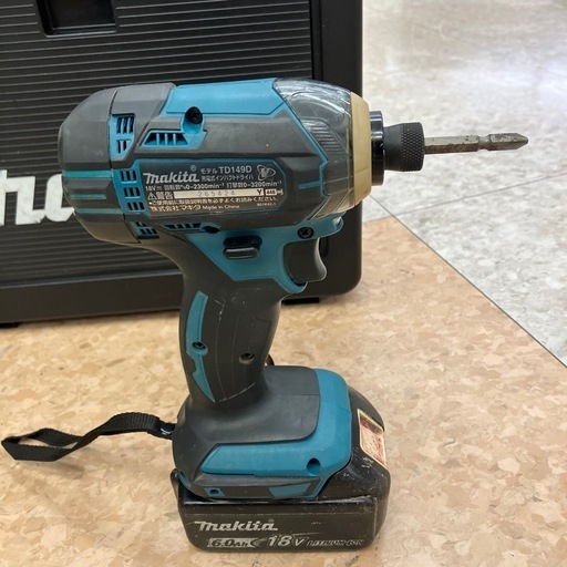 ? makita/マキタ/インパクトドライバー/2015年式/TD149D/スペア込みの純正バッテリー2基と充電器が同梱！/4658