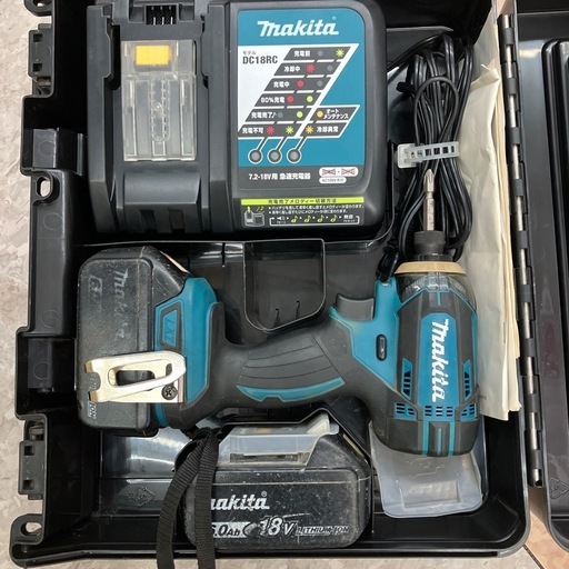 ? makita/マキタ/インパクトドライバー/2015年式/TD149D/スペア込みの純正バッテリー2基と充電器が同梱！/4658