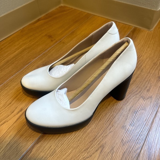 eccoのパンプス　ホワイト