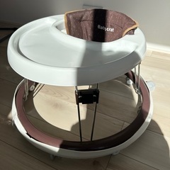 　ベビー歩行器
