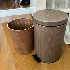 ゴミ箱2つ