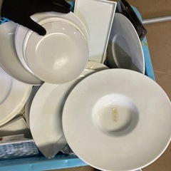 未使用　スクエアプレート　白い食器の画像