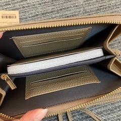 【新品・タグ付き】スマホ＆ウォレットショルダー　人気の画像