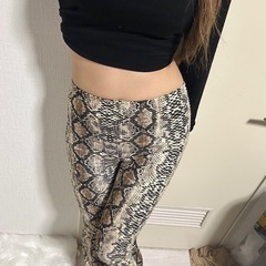 柄好きの人✨✨パイソン柄のフレアパンツ🐍✨✨